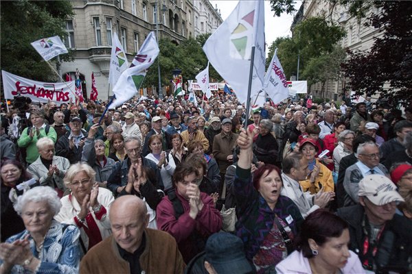 mszp_dk_civilek_tuntetes_bp_2013jun25