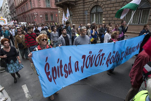 pedagogus_tuntetes0_2013jun2