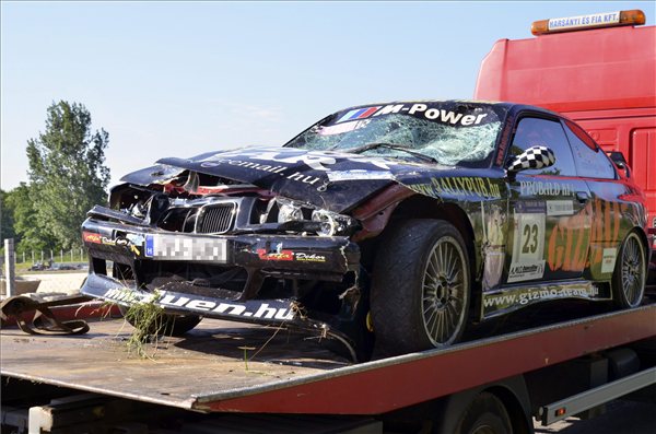 versenyauto_baleset0_203jun