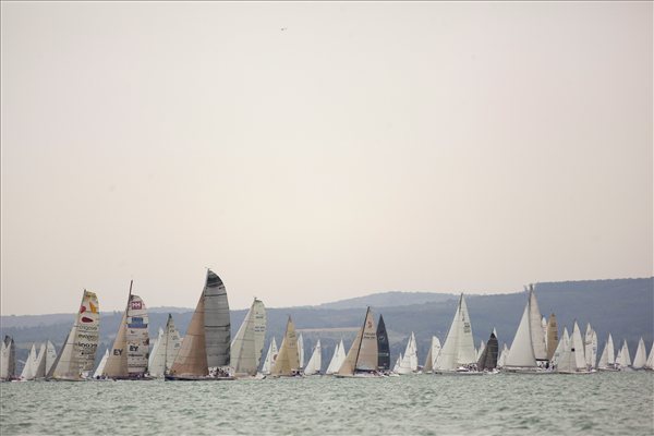 kekszalag_2013_Balaton_rajt0