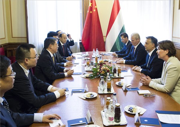 sanghaj_budapest_testvervarosok_2013