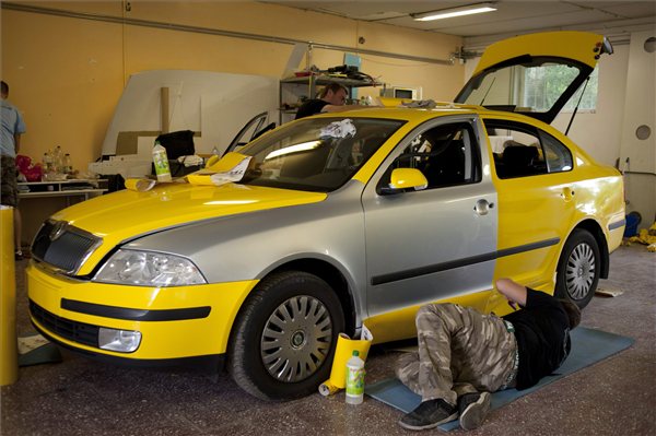 taxi_budapest_atfoliazas_sarga_2013aug