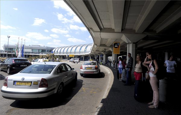 taxi_ferihegyi_repuloter_2013