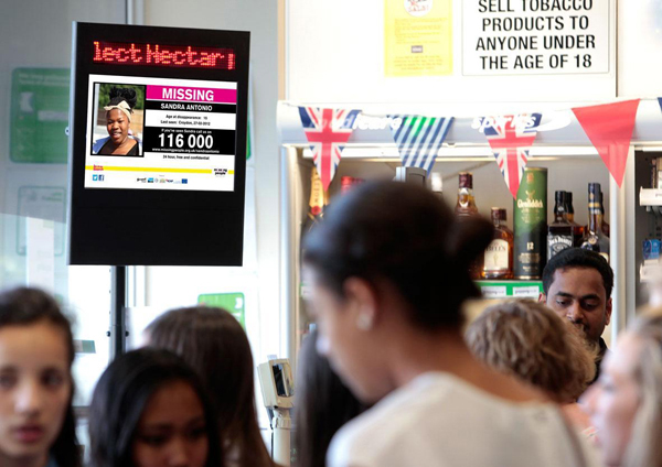 Amscreen_arcleolvasas_hirdetes_bolt2_reklam