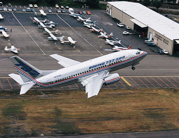 Boeing_737_500_repulogep