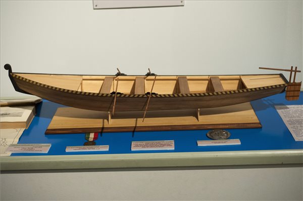 Szechenyi_egykori_csonakjanak_modellje_2013nov