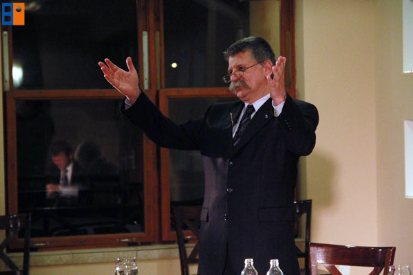 kerekaksztal_beszelgetes_kover_laszlo_budaors_2013nov