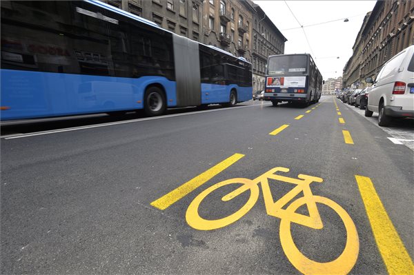 bicikli_ut_bkv_bkk_kozlekedes_pb_thokoly_ut_baross_ter2013