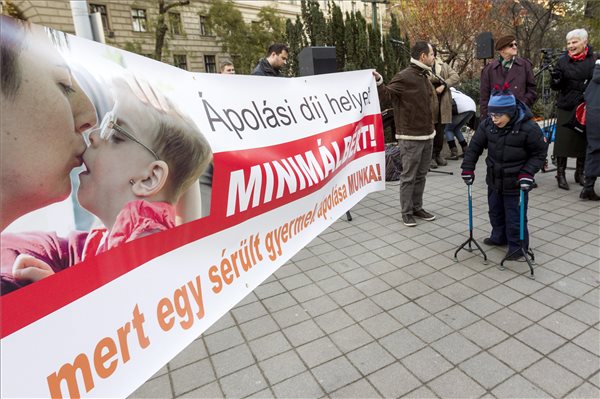 demonstracio_bp2013dec3_apolasi_dij_minimalber