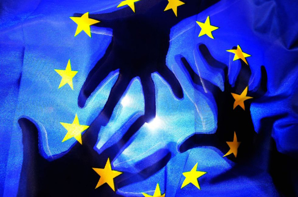 europai_unio_kezek_politika_zaszlo