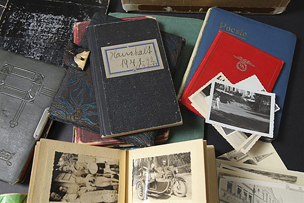 Heinrich_Himmler_maganlevelezese_0