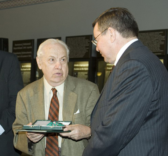 Randolf_L_Braham_2011_magyar_allami_kituntetes_atvetelekor