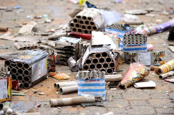 elhasznalt_petardak_budapest_2014jan1