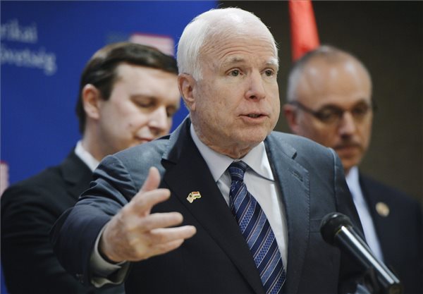 john_McCain_amerikai_szenator_bp2014jan31