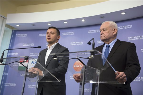 rogan_antal_harrach_peter_kozos_frakcioules_2014jan25