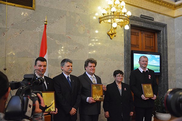 torok_czene_budaors_0_fenntarthato_dij_kover_l_parlament_2014marc14