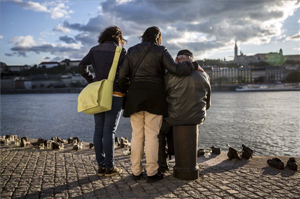 holokauszt_megeml_2014_cipok_dunapart_bp