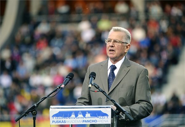 pancho_arena_felavatas_schmitt_pal_2014apr21_felcsut_puskas_akademia