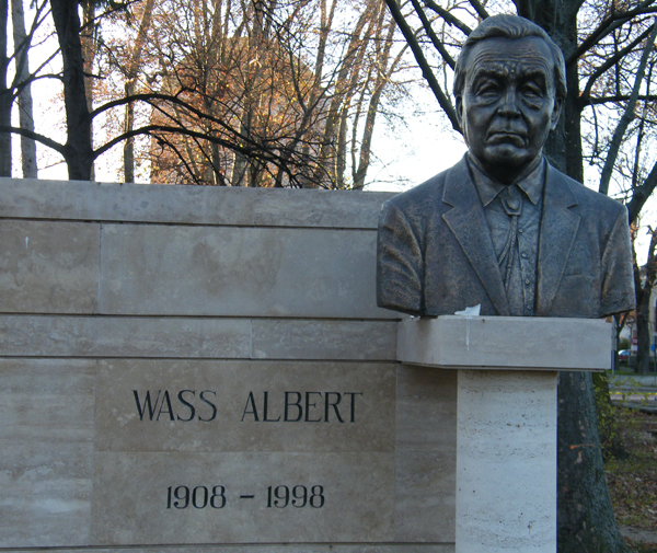 Wass_Albert_szobor_Zalaegerszeg