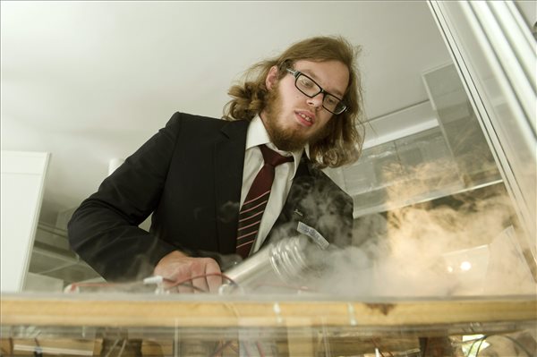 fiatal_tudosok_szutyanyi_mark_2014