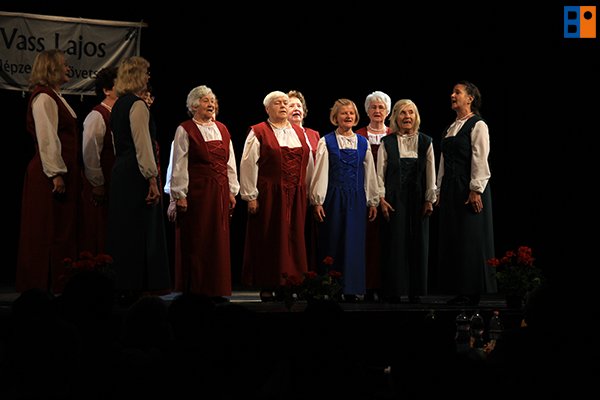 korus_minosito2_piros_rozsa