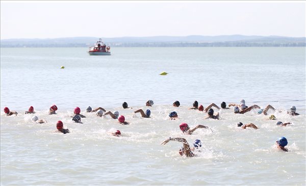 magyar_uszas_napja_balaton_2014jun21