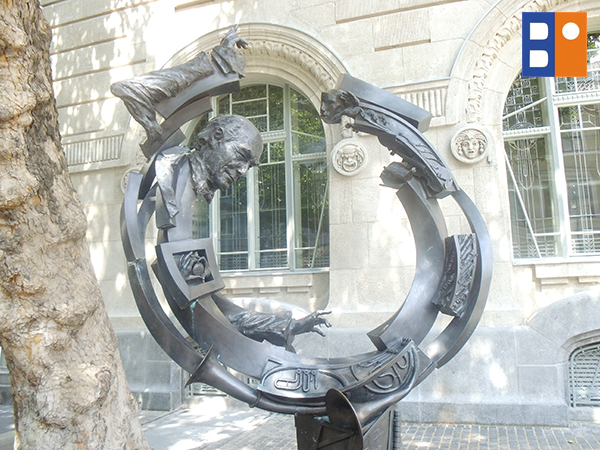 Budapest_solti_gyorgy_szobor_liszt_ferenc_zeneakademia_2014jul