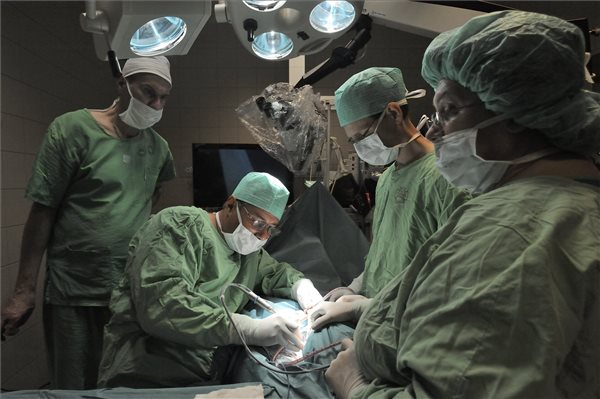 rovo_laszlo_dr_szeged_implantatum