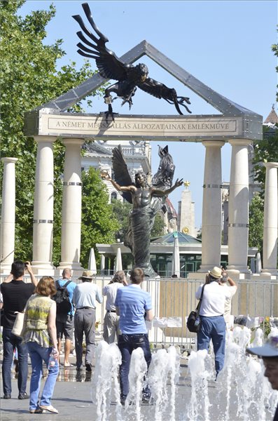 szabadsag_ter_emlekmu1_2014jul_20