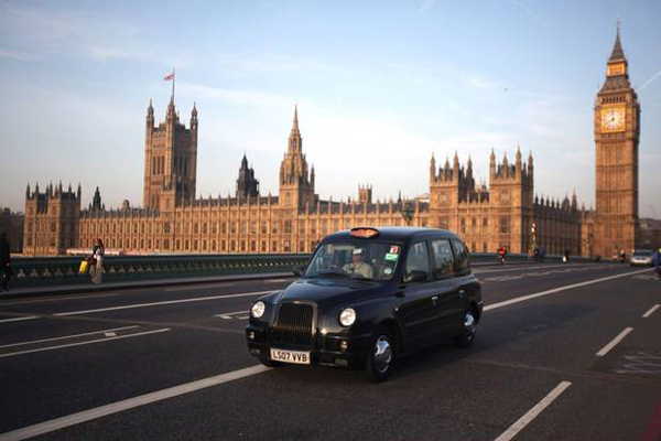 london_taxi_big_ben_parlament