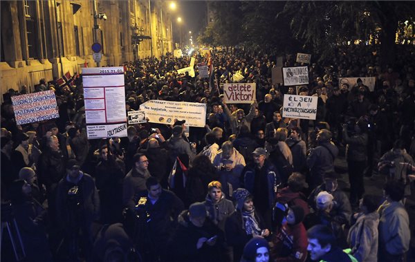 internetado_tuntetes_jozsef_nador_ter3_2014okt31