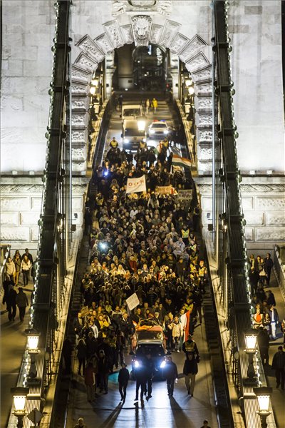 korrupcio_elleni_tuntetes2_2014nov8_budapest