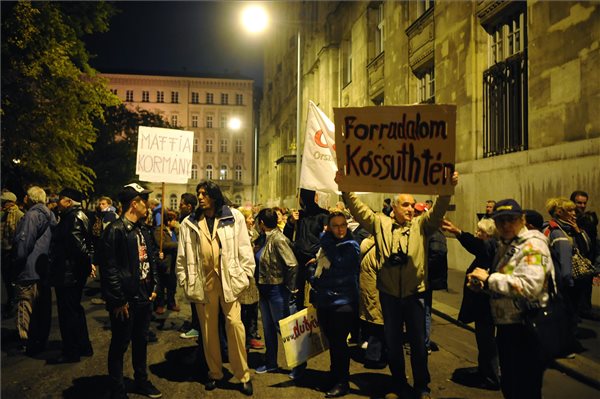 korrupcio_elleni_tuntetes_2014nov8_budapest