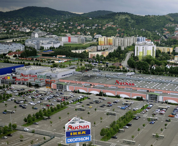 budaors_auchan_lakotelep_2014dec