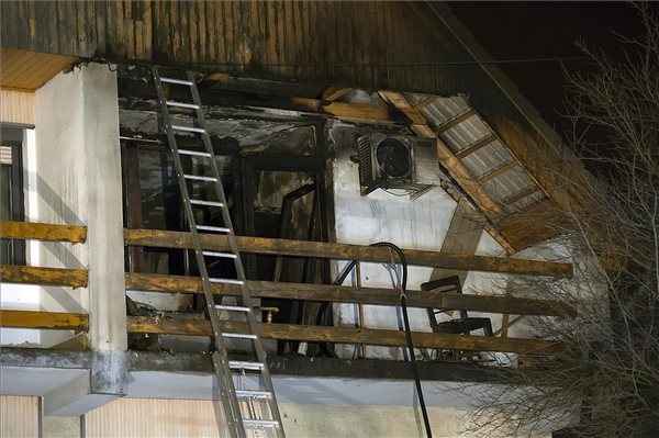 budaors_kigyulladt_haz_2014dec29