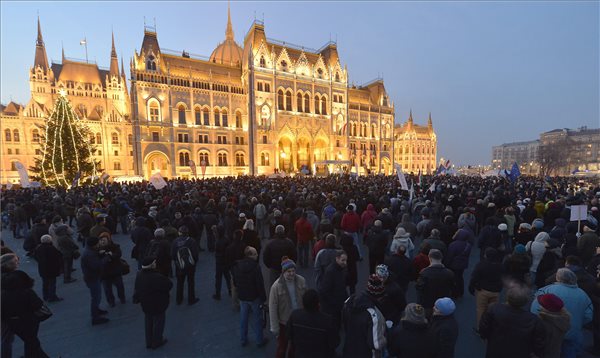 tuntetes_koltsegvetes_ellen_2014dec14