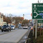 Autóforgalom Budaörsön a Szabadság úton 2015. január 12-én