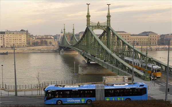hibrid_busz_budapest2_bkk_2015jan17