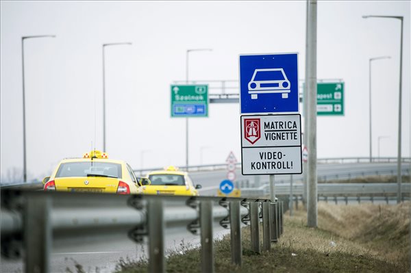 utdij_liszt_ferenc_repuloterre_vezeto2_ut_2015jan