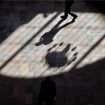 telefonalo_ferfi_arnyek_keleti_bp_2015