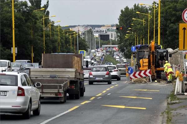 budaorsi_ut_2015_jun_24_torlodas2_kozlekedes_dugo