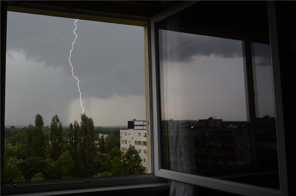 vihar_villamlas_bp_2015