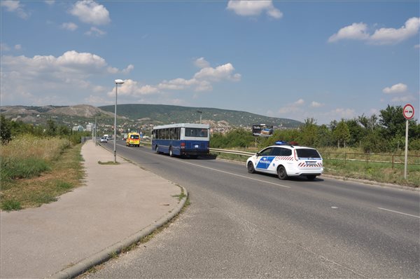 busszal_visznek_korhazba_embereket_budaors_2015aug4