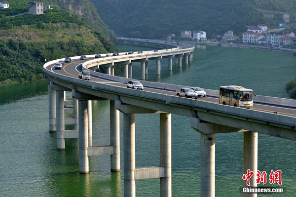 kina_elso_zold_autopalyaja2015