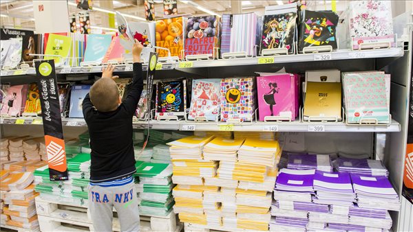 tanszer_vasarlas_iskola_tanev_kezdes_2015