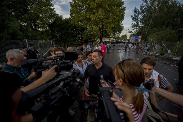 bevandorlok_roszke_horgos_aleksandar_Vulin_szerb_szoc_min_2015szept16