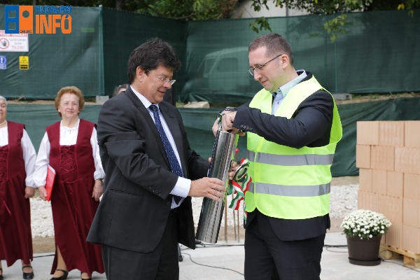 alapko_letetel_nyugdijashaz_15_10_06 (2)