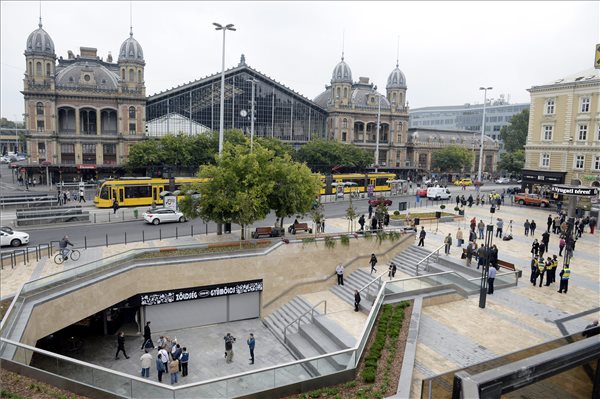 nyugati_ter_budapest_felujitva_2015okt7