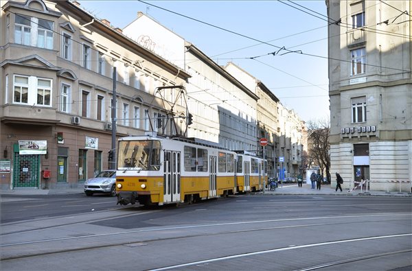 17_es_tatra_villamos_bkk_fonodo_villamoshalozat_margit_krt_2016jan16