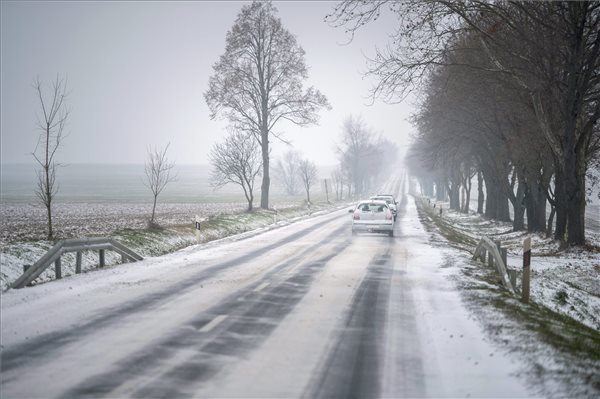 tel_teli_idojaras_fagy_hideg_kozlekedes_telen_havazas